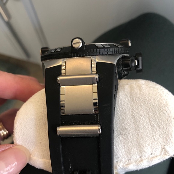 Exquisite Genuine Invicta Chronograph - Picture 3 of 6